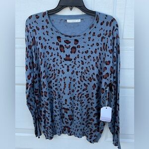 Women's Subtle luxury animal print crew neck sweater S/M
